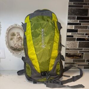 Unisex Outdoor Durable Backpack Mist 8.0 Hydration Gray and Green Biking Hiking